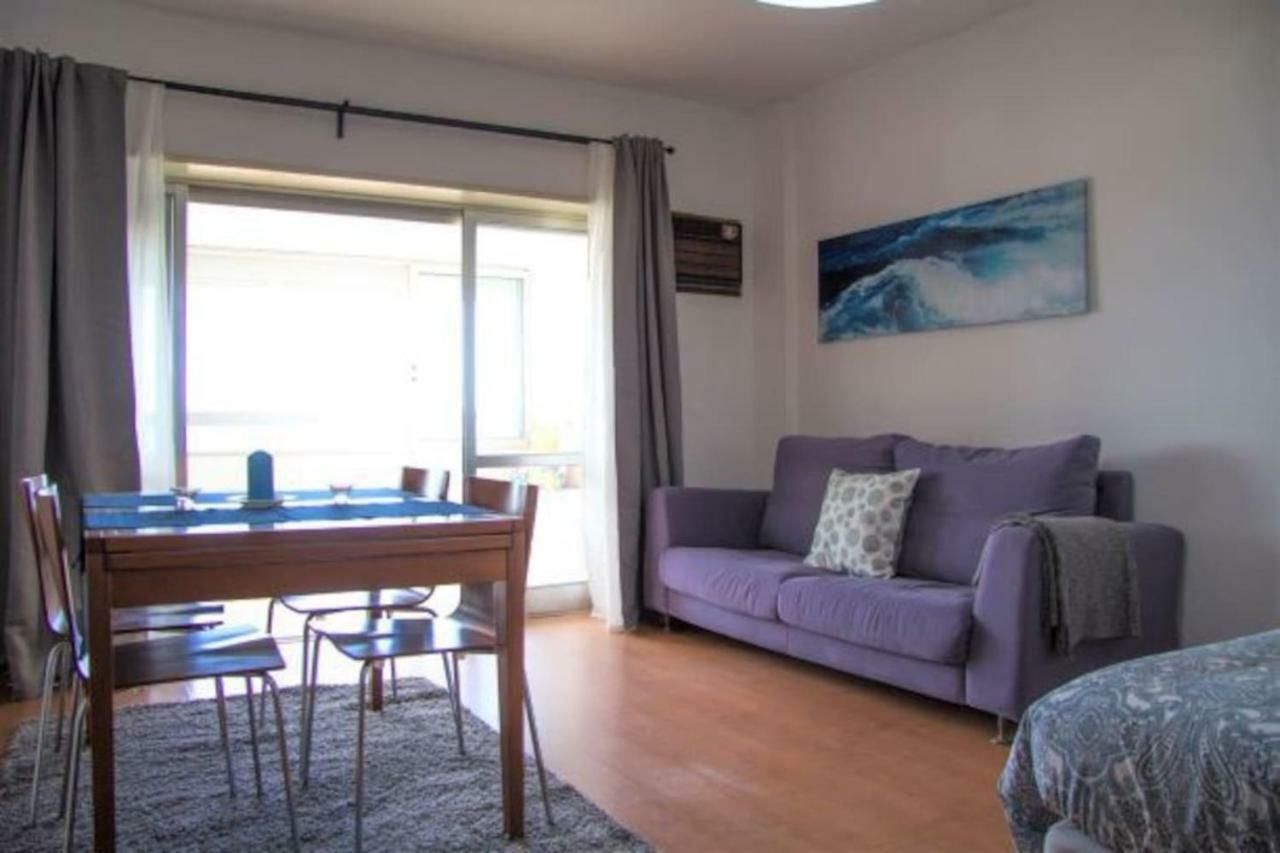 Wonderful Studio Apartment In Front Of The Beach Costa da Caparica Esterno foto