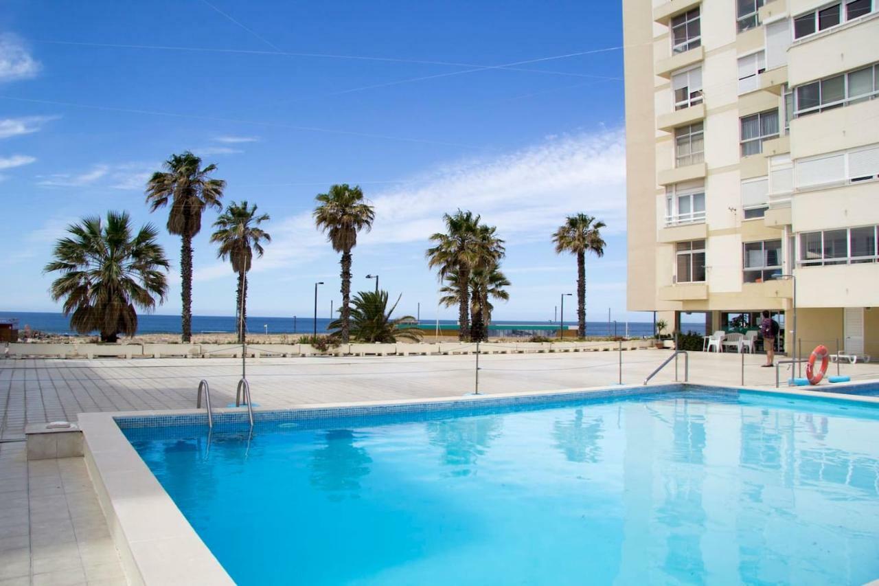 Wonderful Studio Apartment In Front Of The Beach Costa da Caparica Esterno foto