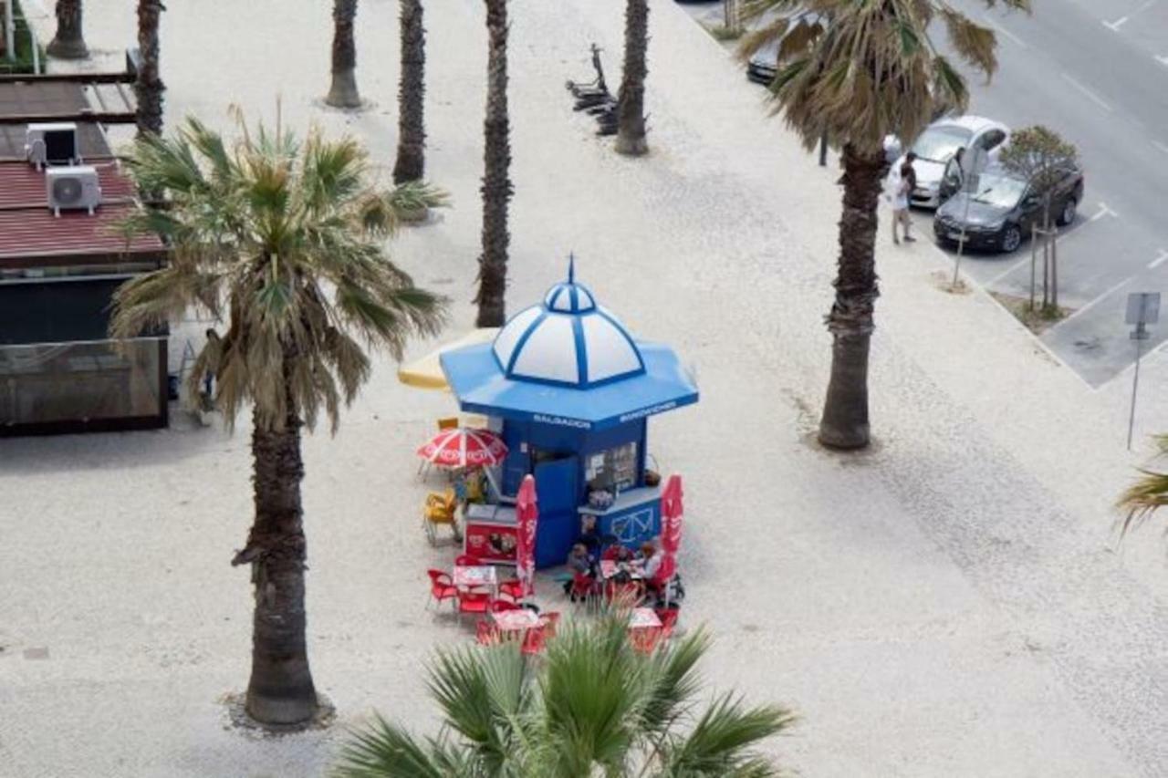 Wonderful Studio Apartment In Front Of The Beach Costa da Caparica Esterno foto