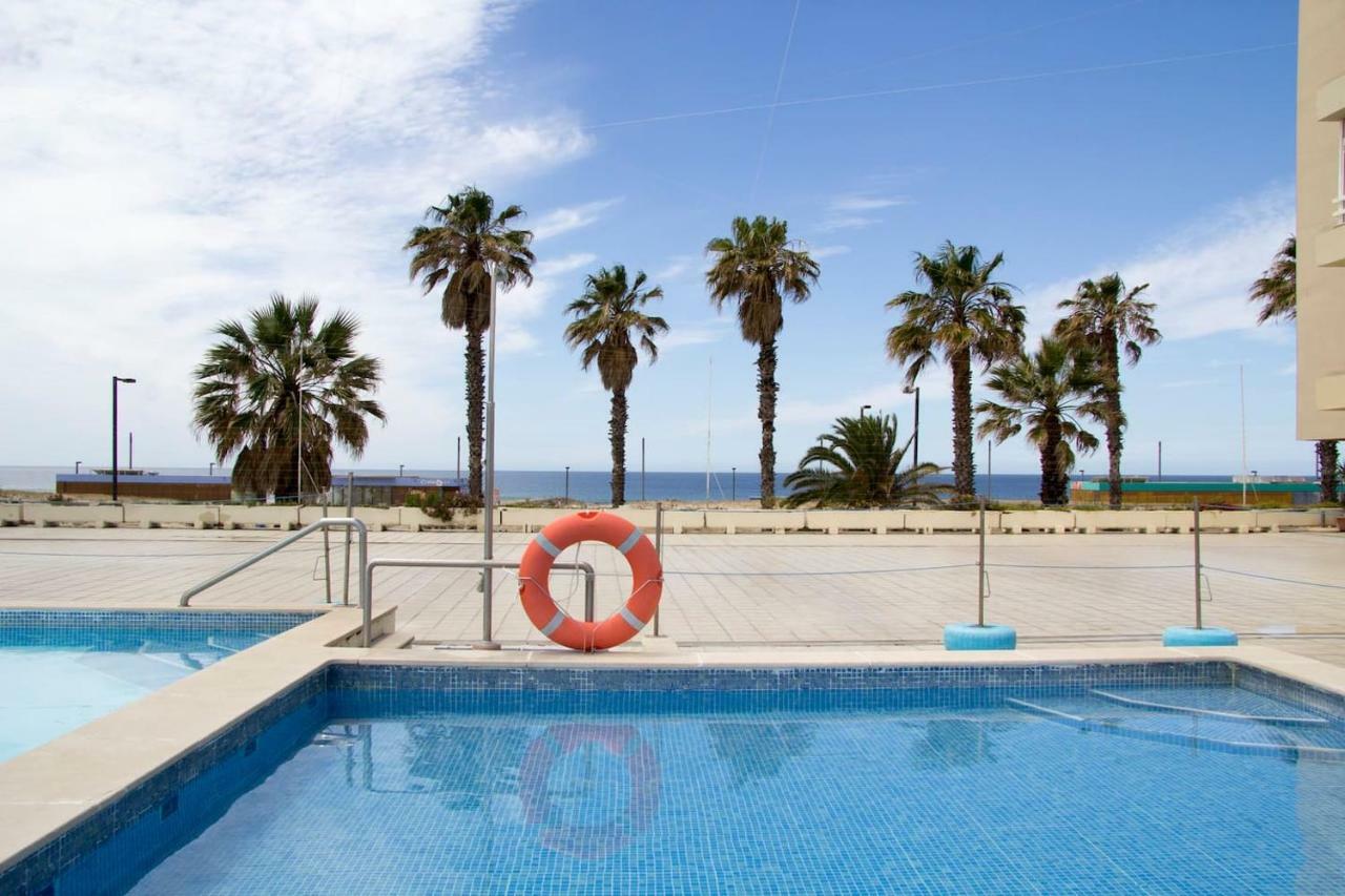 Wonderful Studio Apartment In Front Of The Beach Costa da Caparica Esterno foto