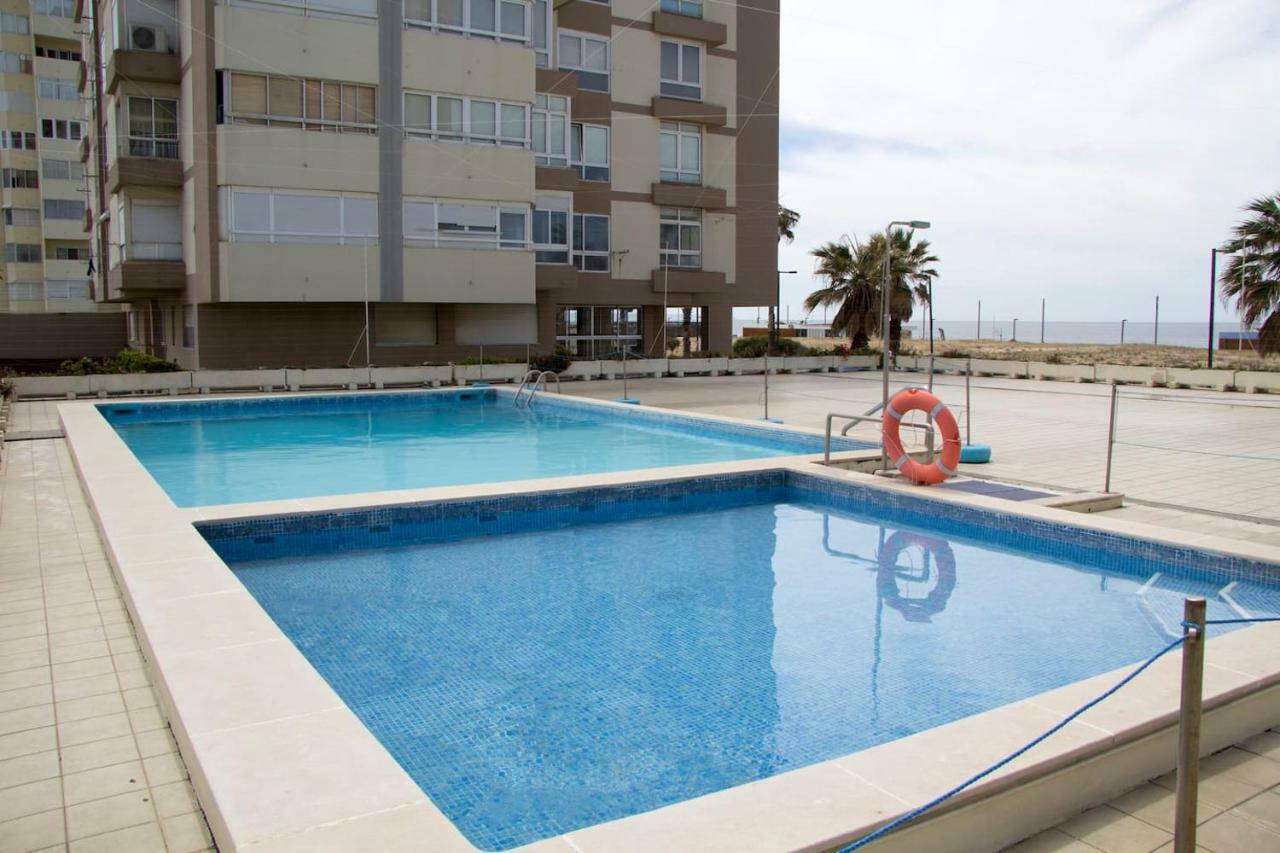 Wonderful Studio Apartment In Front Of The Beach Costa da Caparica Esterno foto