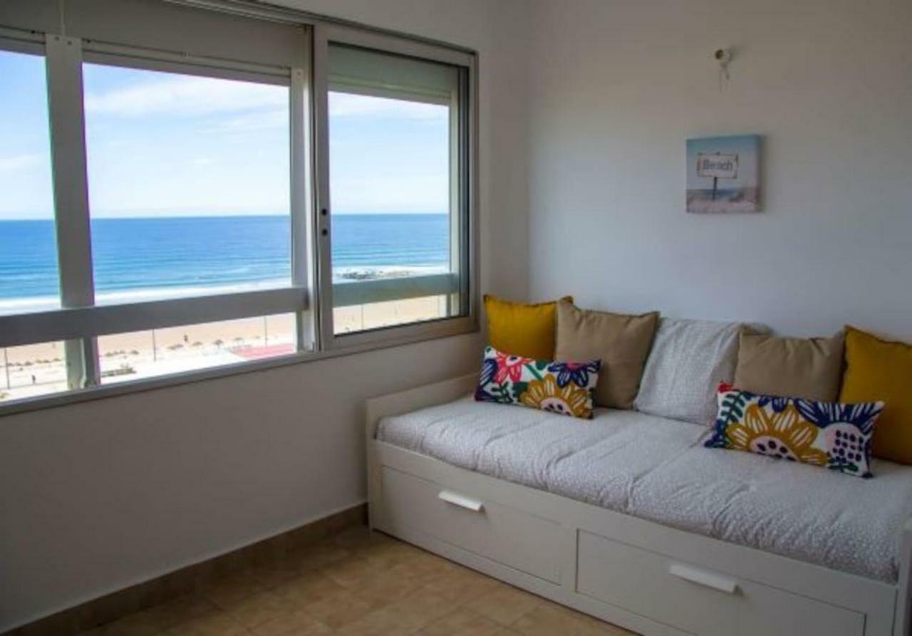 Wonderful Studio Apartment In Front Of The Beach Costa da Caparica Esterno foto